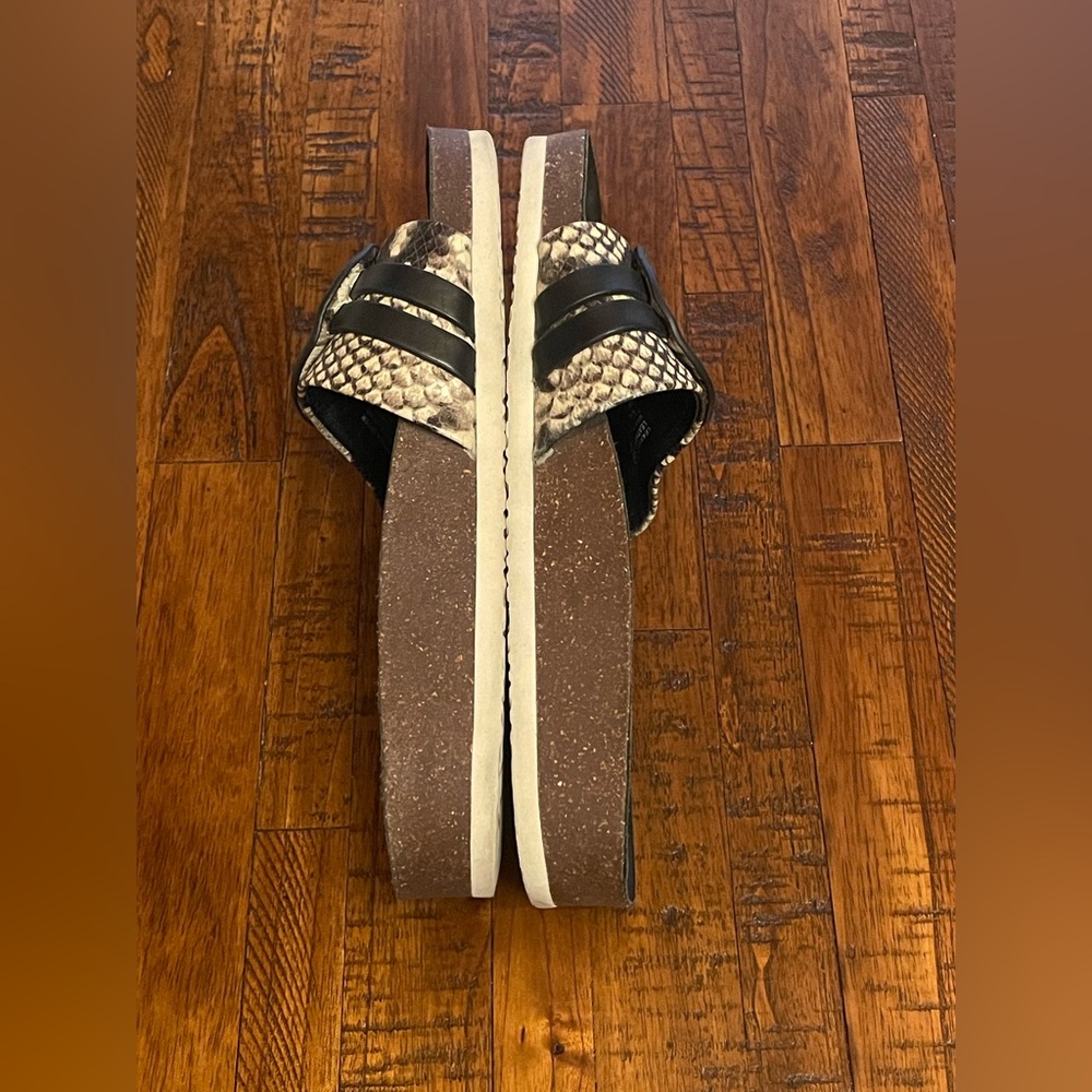 Tory Burch Black and Beige Snake-Print Logo Slide Sandals - Picture 5 of 5